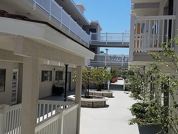 4th image of 2411 Prospect Ave APT 202