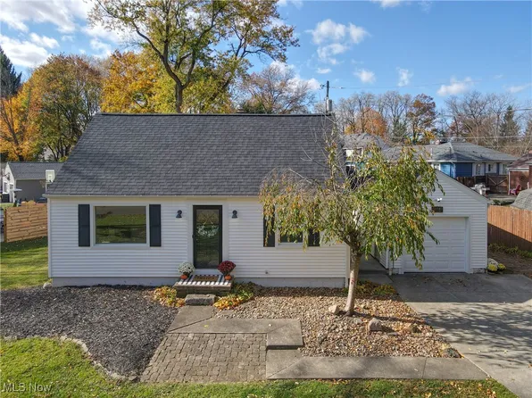 2864 Fulmer Dr, Stow, OH 44224