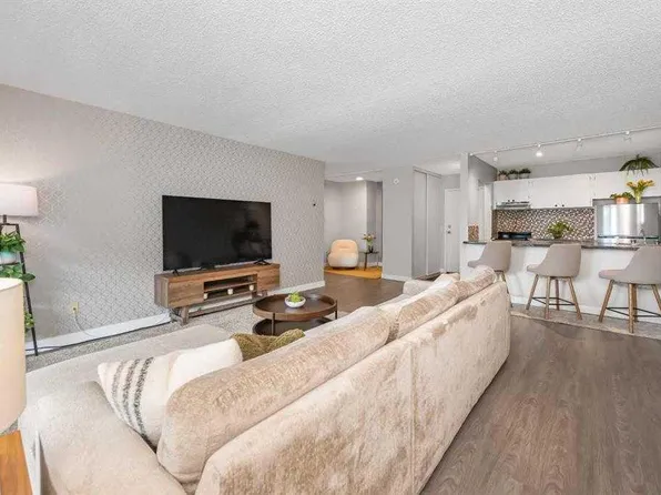 221 N 6th Ave SE #2003, Calgary, AB T2G 4Z9