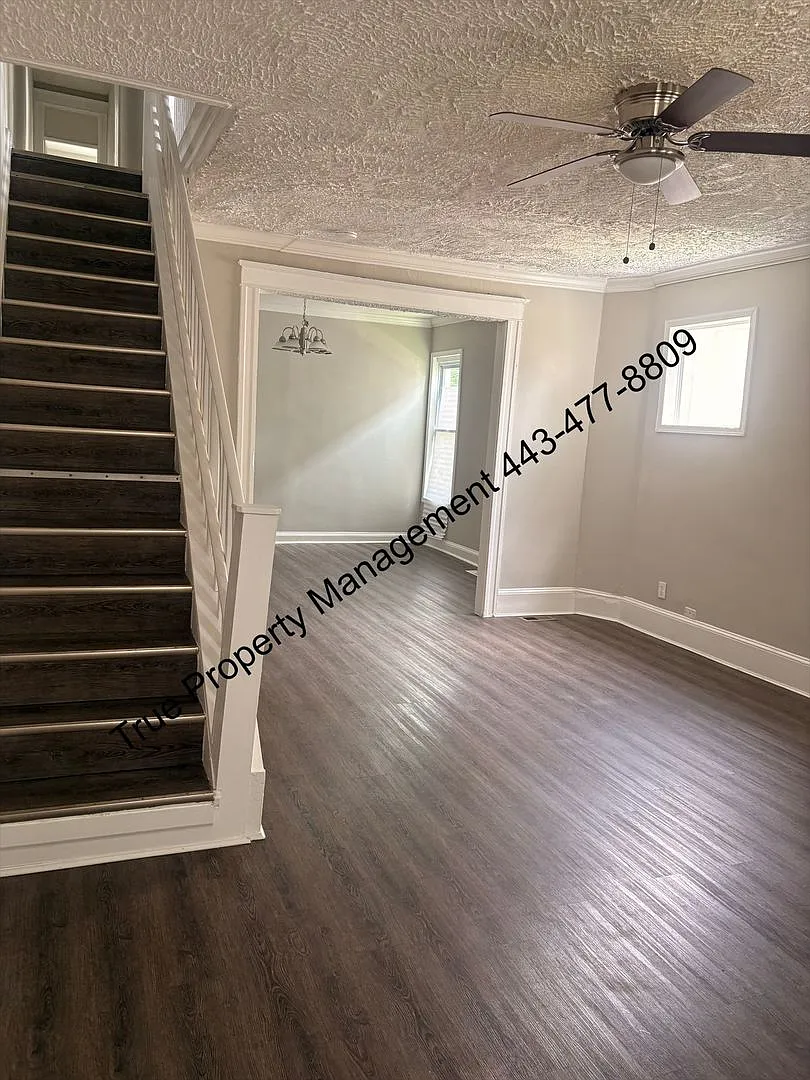 Spacious 5 Bedroom Home with Large Backyard & In-Unit Washer/Dryer — Photo 2