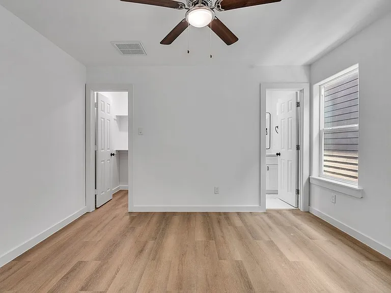 1052 N Lane St — Photo 14