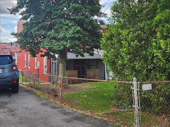 3rd image of 218 Saratoga St