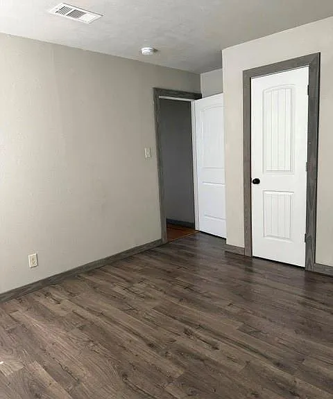 3206 Jarvis St — Photo 8