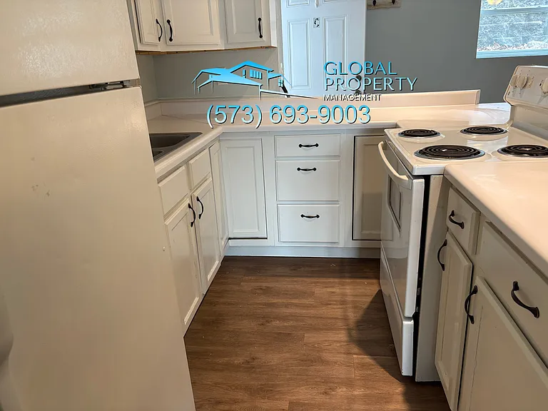 Lakefront Apartments — Photo 85