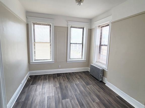 3rd image of 868 Wyckoff Ave #3R