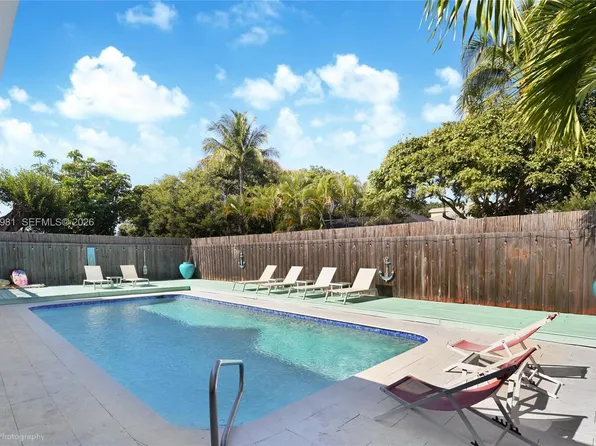 212 SW 1st Ave, Hallandale, FL 33009