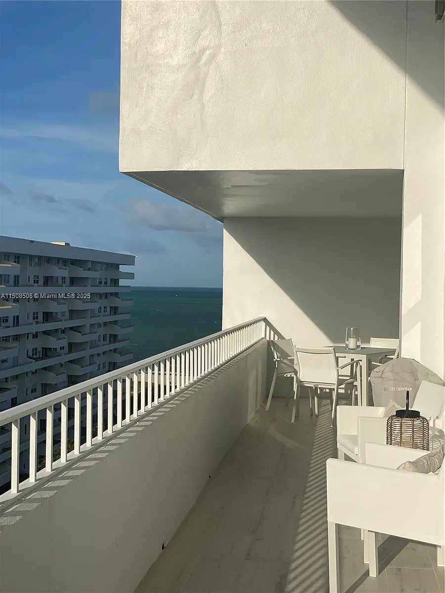 Photo 2 of 36 - 199 Ocean Lane Dr #1112 - Key Biscayne, FL Building Photo - 199 Ocean Lane Dr #1112