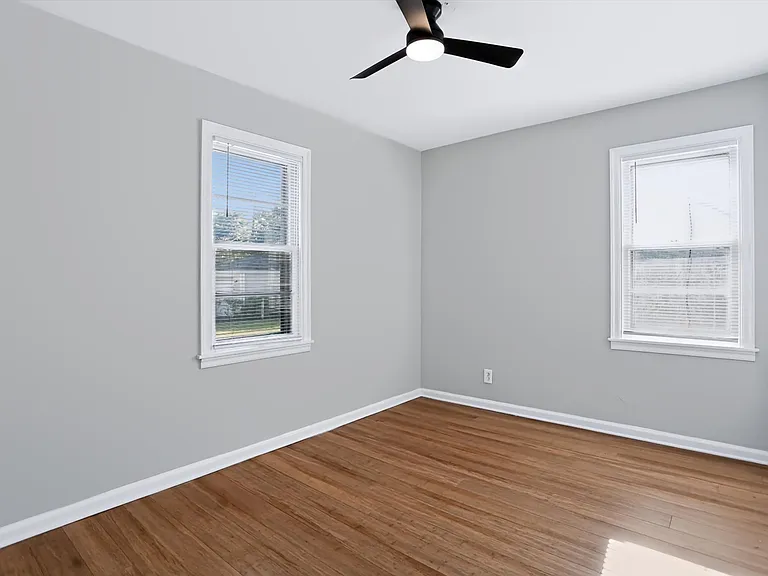 1931 N Drexel Ave — Photo 20