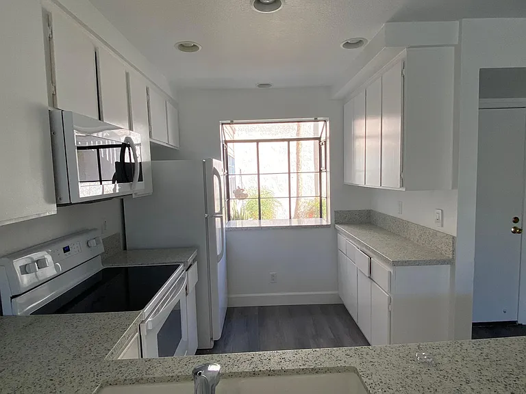 26701 Quail Crk #273 — Photo 4