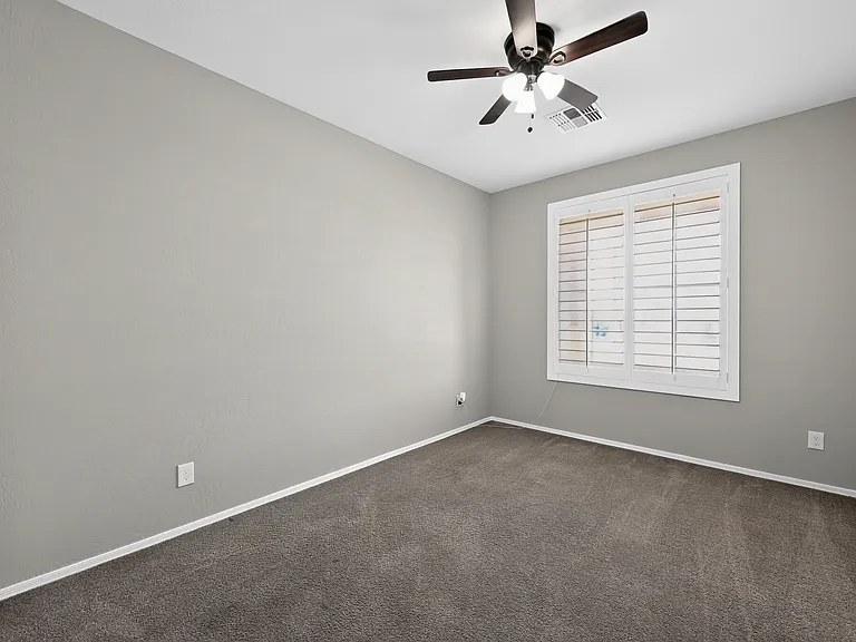 18040 W Louise Dr — Photo 3