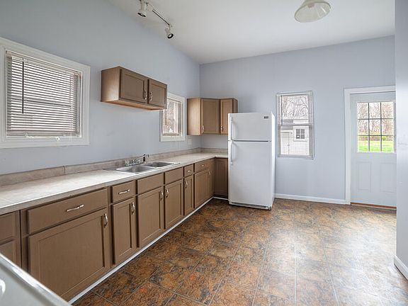 4th image of 630 N Race St