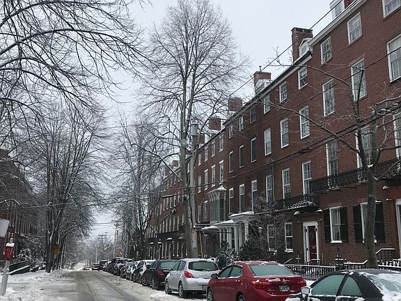 The Park Street Row is located in the eastern section of Por