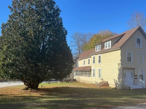 29 Pine Street, Mechanic Falls, ME 04256