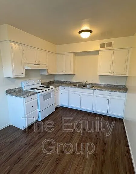 620 N Blackstone St #4 — Photo 4