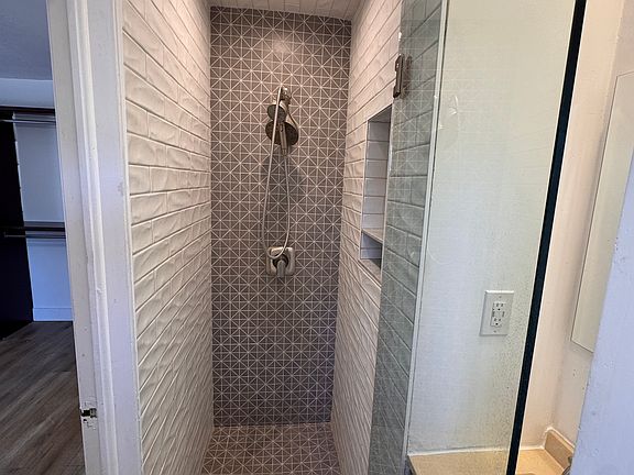 4th image of 2326 E Arbor Ln #1