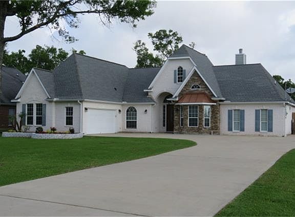 3rd image of 6211 Oleander Dr