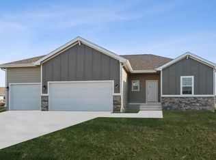 1112 32nd St SE, Altoona, IA 50009