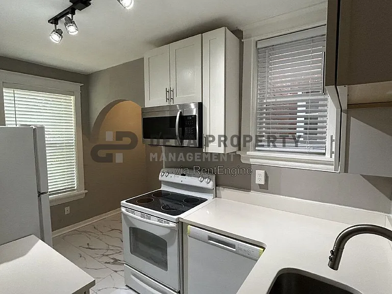 6822 Waldemar Ave #B — Photo 6