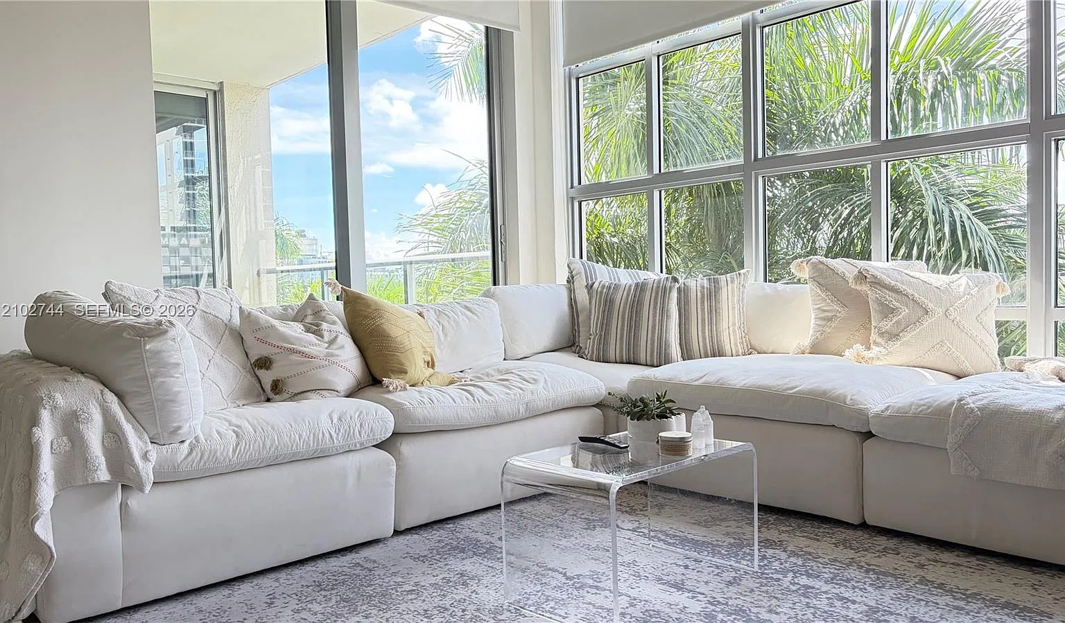 Two Midtown Miami Condo — Photo 2