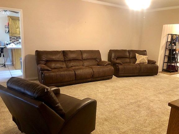 2nd image of 3909 Lyndale Dr