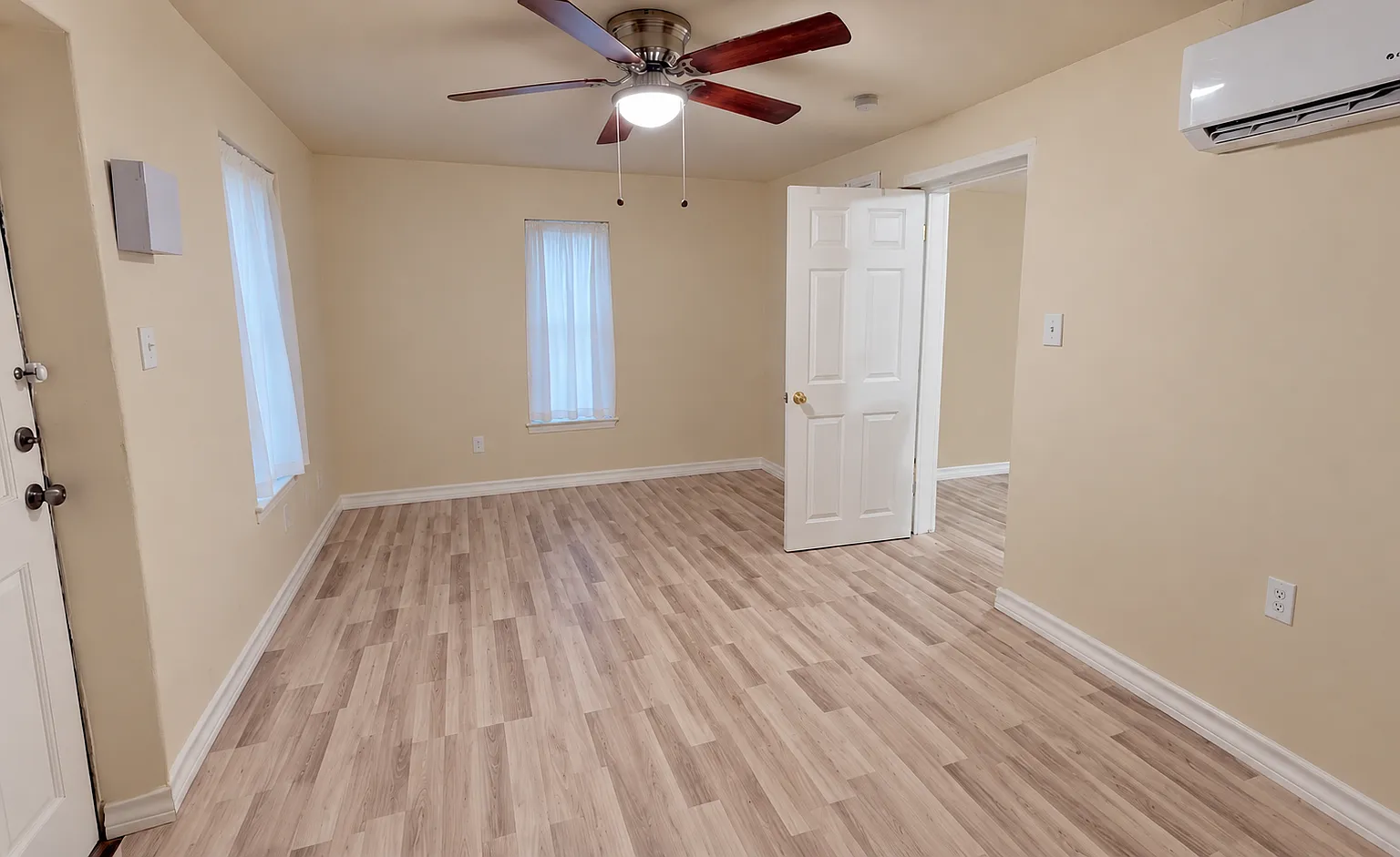 3 bed, 1190 sqft, $1,200 — Photo 2