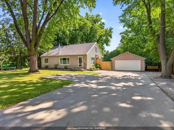 1338 Leonard Point Rd, Oshkosh, WI 54904