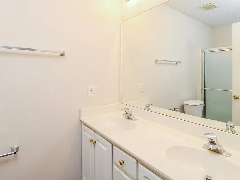 640 Piermont Ct — Photo 12