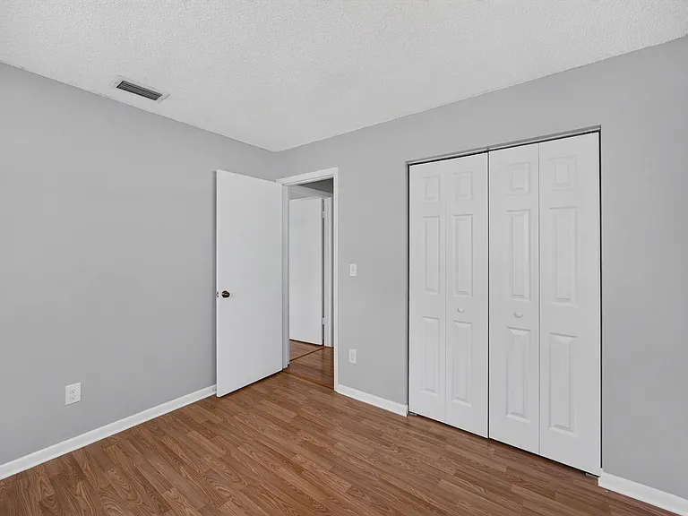 328 Palos Ct — Photo 16