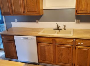 22440 Cora Ave, Farmington Hills, MI 48336
