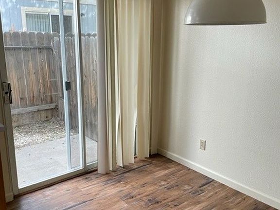 5th image of 4005 Pheasant Dr APT 2