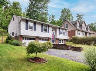 628 Carnival Dr, Pittsburgh, PA 15239