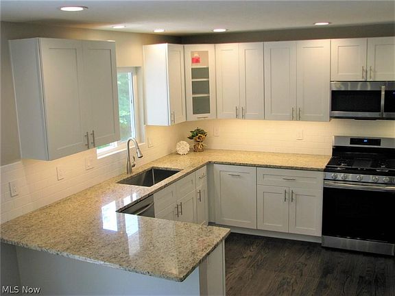5th image of 2080 Hermitage Dr