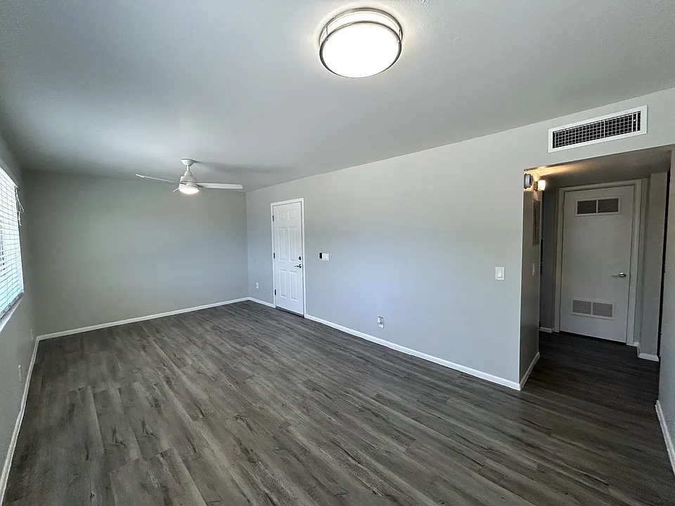 1 bed, 1 bath with large living room