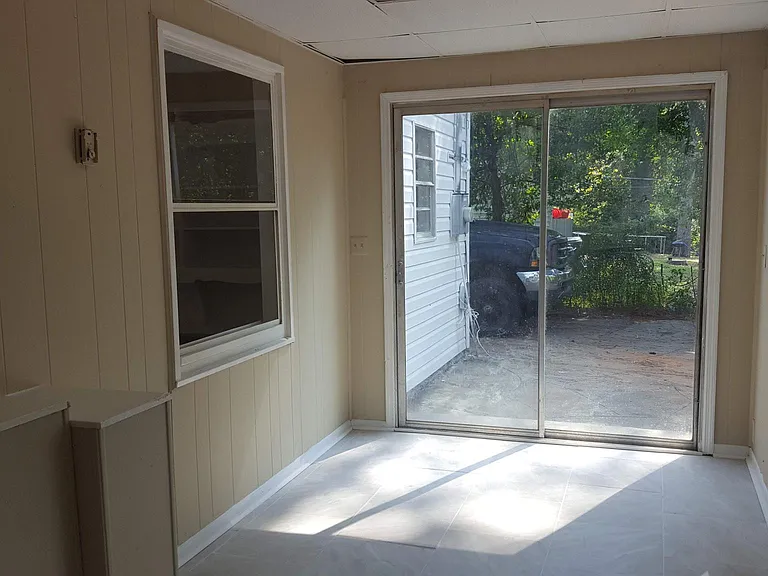 723 Sommer St NE — Photo 8