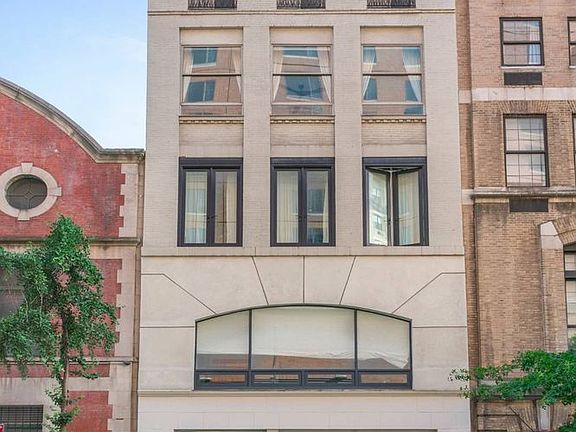 4th image of 124 E 13th St APT 3