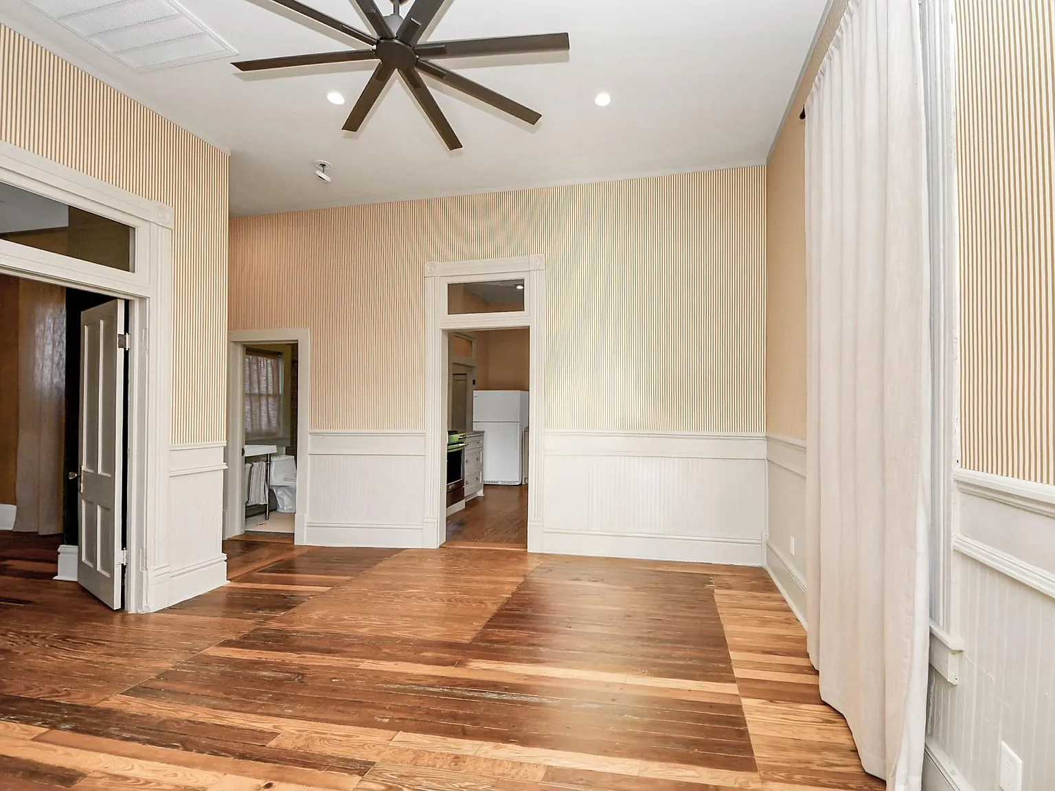 2 bed, 1.0 bath, 1050 sqft, $1,800 — Photo 4