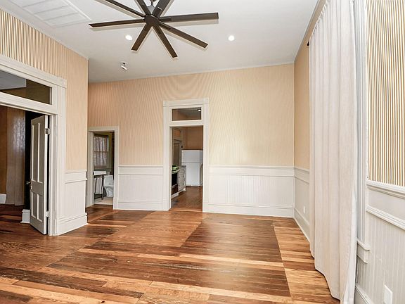 4th image of 2101 Gregg St