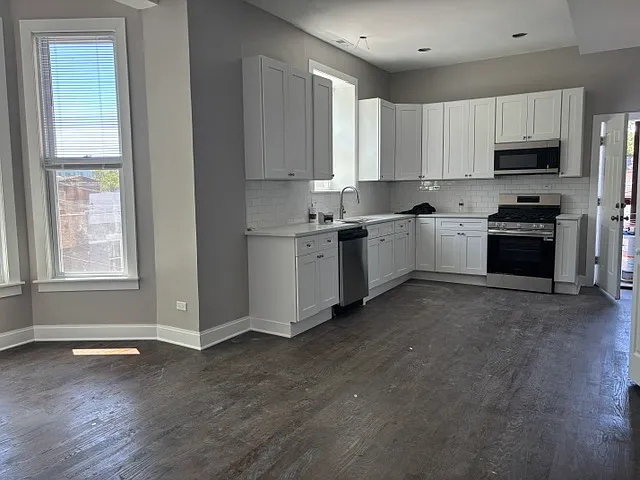 1860 N Hoyne Ave #1W — Photo 2