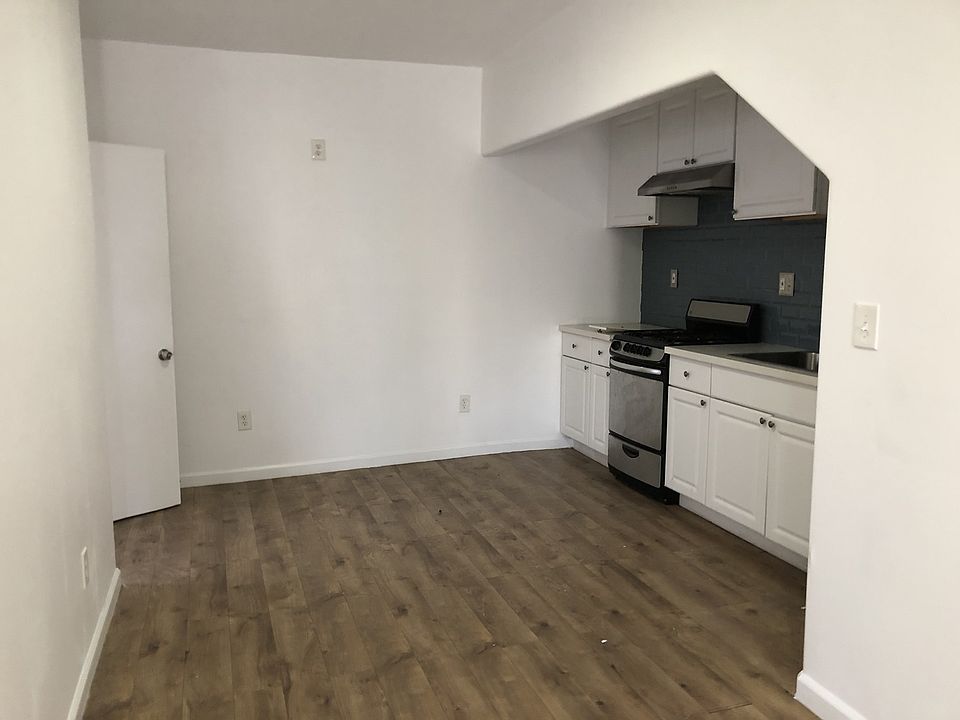1st image of 1370-1390 W 20th St #1374
