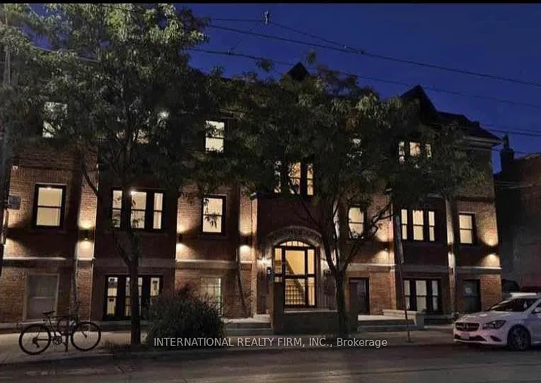 1094 College St #11 — Photo 12