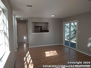 4th image of 7510 OAK CHASE