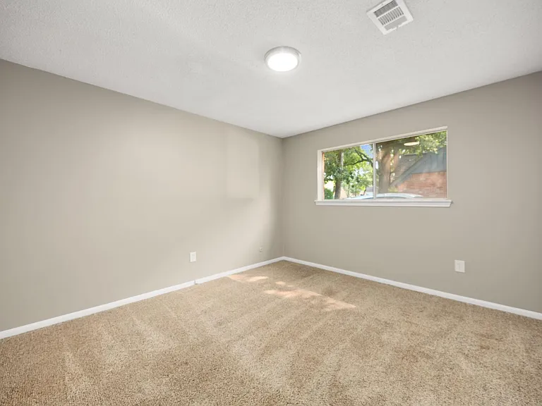 5923 Pebble Springs Dr — Photo 29