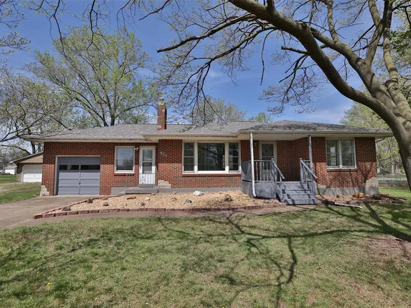 629 E Chain Of Rocks Rd, Granite City, IL 62040