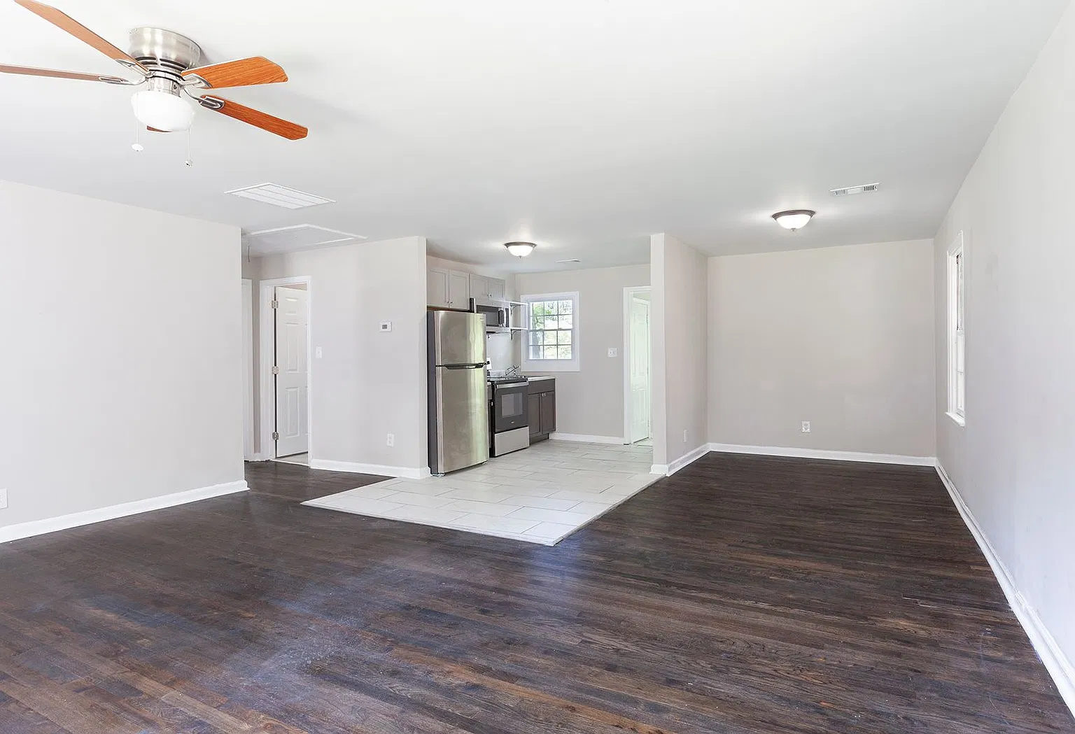 2/1 on Corner Lot w/ Sunroom & Minutes From W. Midtown/Downtown! — Photo 1