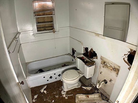 4th image of 1180 Brown Ave