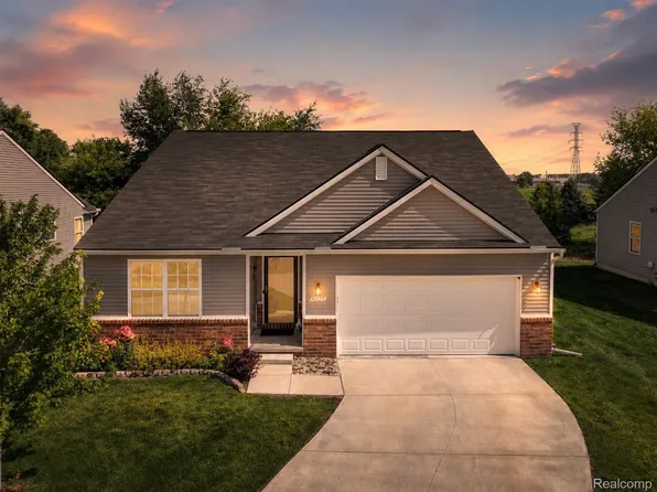 10125 Swan Lake Cir, Ypsilanti, MI 48197