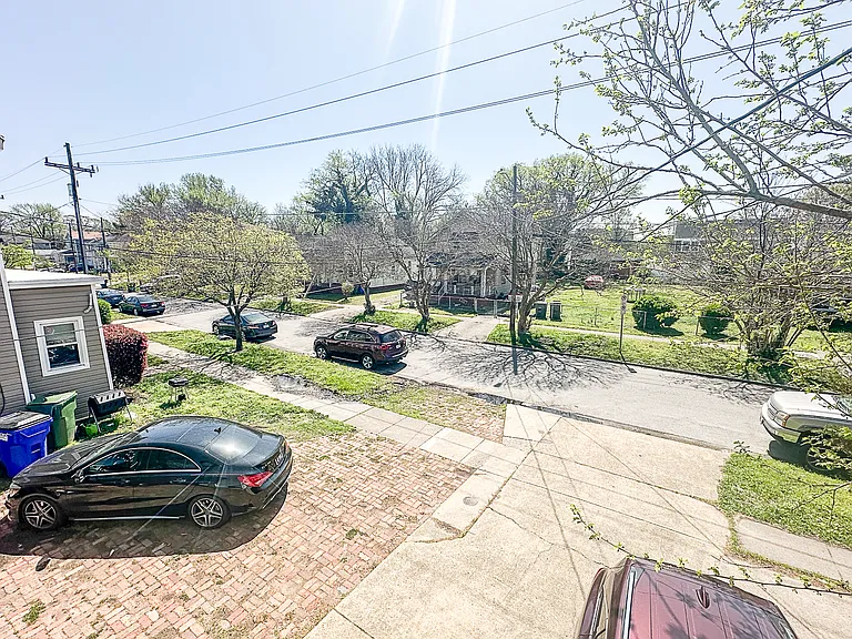 1530 W 40th St — Photo 7