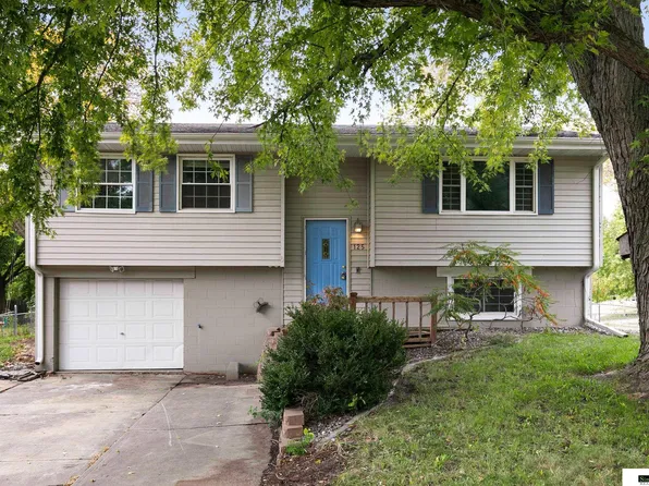 125 Wagon Train Ave, Hickman, NE 68372