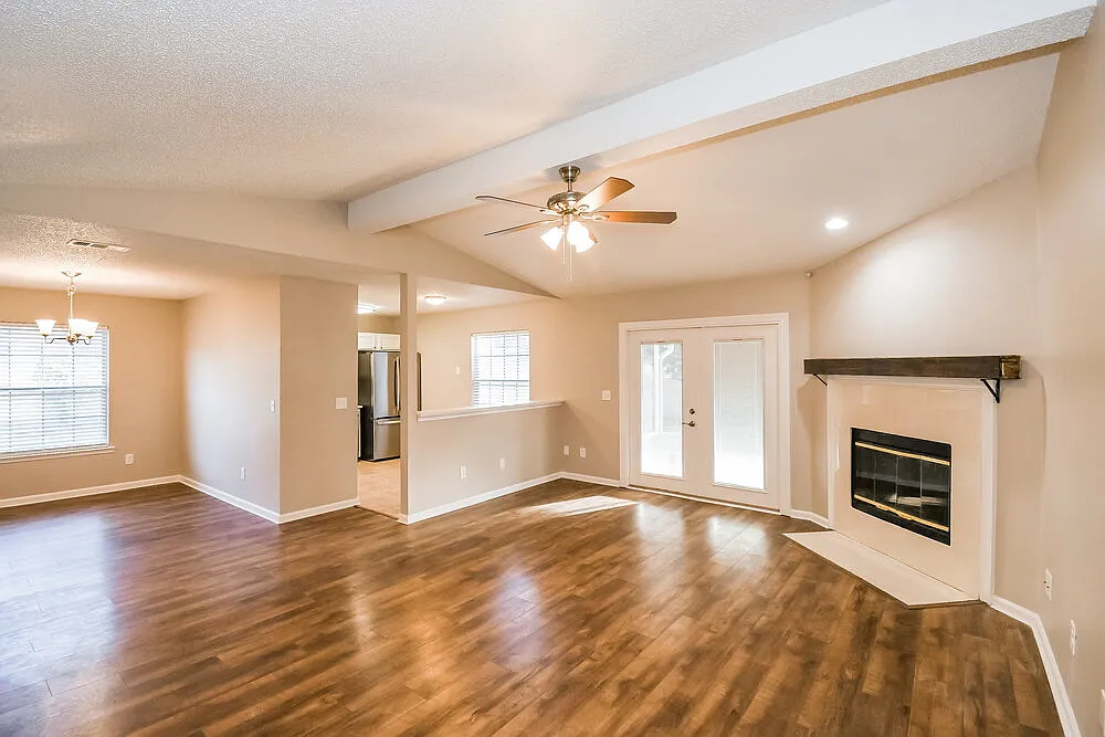 3 bed, 2.0 bath, 1451 sqft, $2,170 — Photo 3