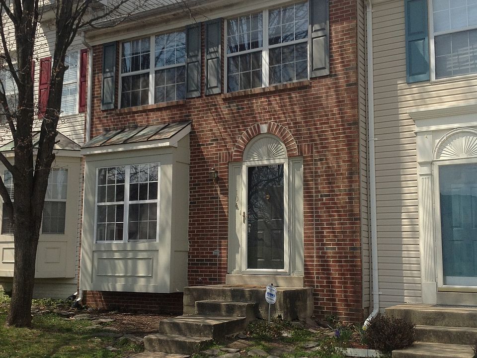1st image of 104 Sterling Ct